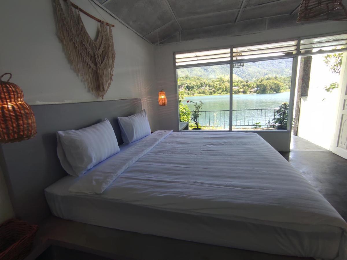 Hub Tata Guesthouse トゥクトゥク エクステリア 写真